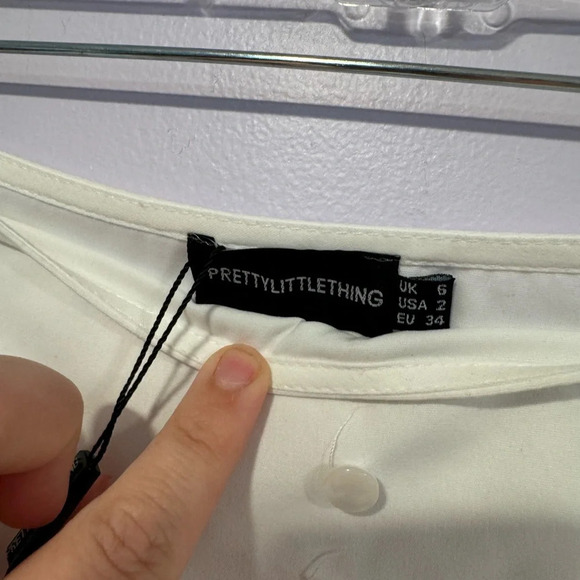 PrettyLittleThing White eyelet lace Mini Skirt - Picture 3 of 4